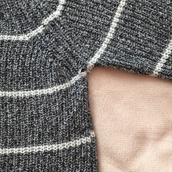 Cozy gray and white striped sweater - Picture 3 of 3